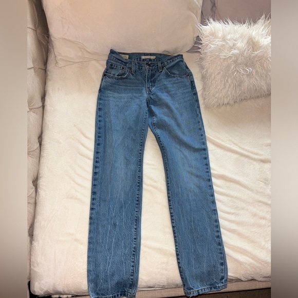 Levi’s Jean - Picture 2 of 7